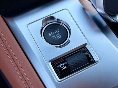 2026 Jaguar F-PACE - Photo 37
