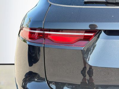 2026 Jaguar F-PACE - Photo 10
