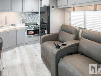 2025 Coachmen Freelander - Photo 8