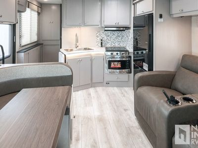 2025 Coachmen Freelander - Photo 7
