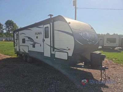 2019 Palomino Puma — rear three-quarter view