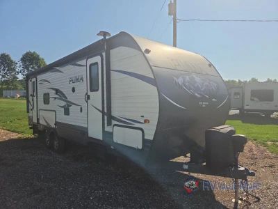 2019 Palomino Puma — front three-quarter view
