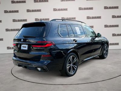 2025 BMW X7 — detail view
