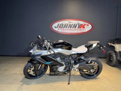 2026 CFMOTO 675SS — front three-quarter view