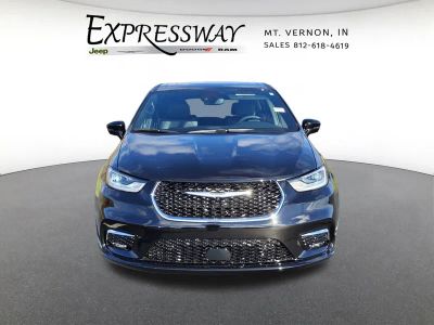 2026 Chrysler Pacifica — side profile view