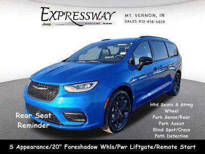 2026 Chrysler Pacifica Select in Hydro Blue Pearl-Coat Exterior Paint — front three-quarter view