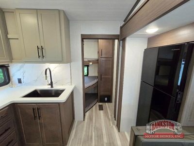 2026 Cougar Sport 2700BH — photo 16 view