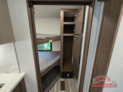 2026 Cougar Sport 2700BH — photo 17 view