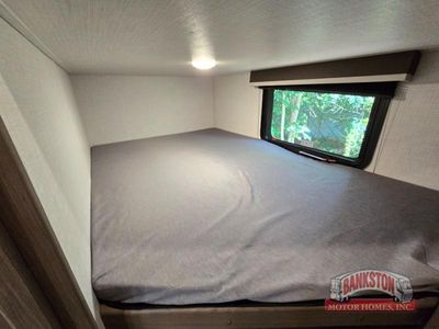 2026 Cougar Sport 2700BH — photo 19 view