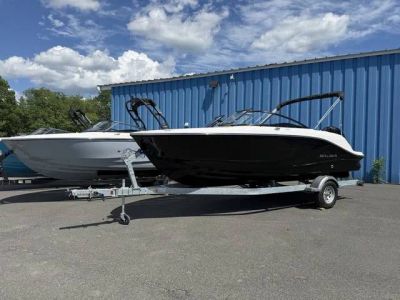 2026 Bayliner V20 — front three-quarter view