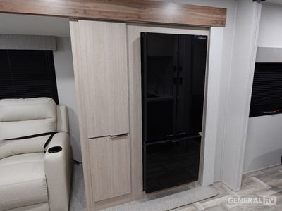 2025 Prime Time RV Tracer — photo 10 view