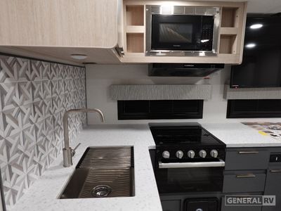 2025 Prime Time RV Tracer — photo 7 view
