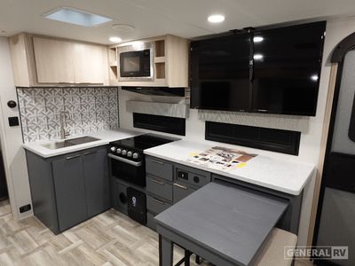 2025 Prime Time RV Tracer — photo 11 view