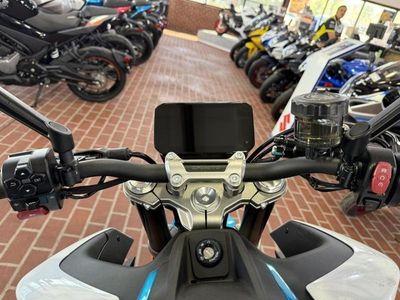 2025 CFMOTO 450NK - Photo 15