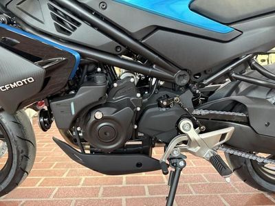 2025 CFMOTO 450NK - Photo 11