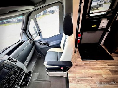 2017 Winnebago Navion - Photo 9