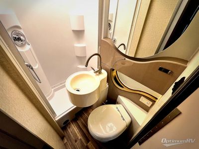 2017 Winnebago Navion - Photo 18