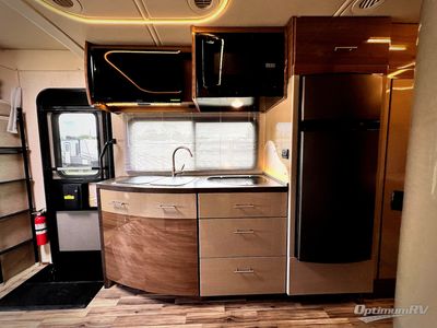 2017 Winnebago Navion - Photo 12