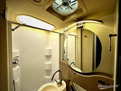 2017 Winnebago Navion - Photo 17