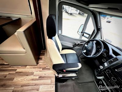 2017 Winnebago Navion - Photo 8