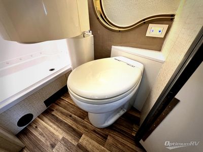 2017 Winnebago Navion - Photo 19