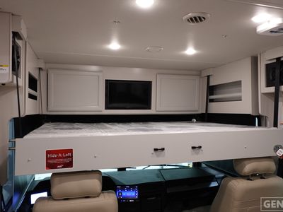 2026 Fleetwood Bounder - Photo 13