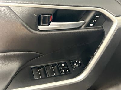 2020 Toyota RAV4 - Photo 13