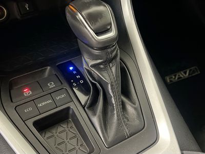 2020 Toyota RAV4 - Photo 20