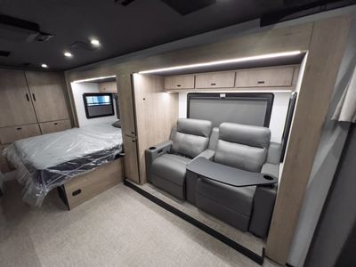 2026 Grand Design LINEAGE SERIES M - Photo 7