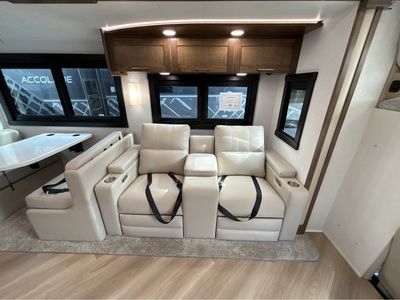 2026 Jayco Seneca — photo 9 view