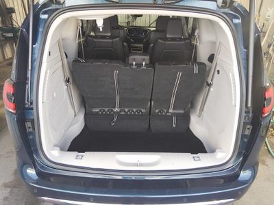 2024 Chrysler Pacifica — photo 11 view