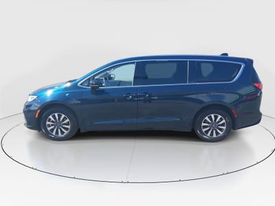 2024 Chrysler Pacifica — interior view