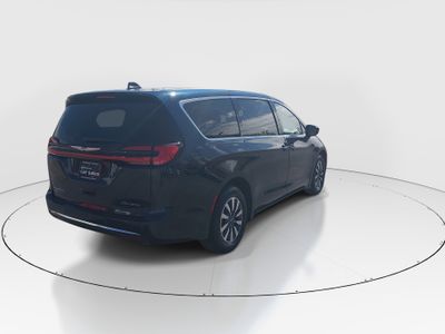2024 Chrysler Pacifica — photo 7 view