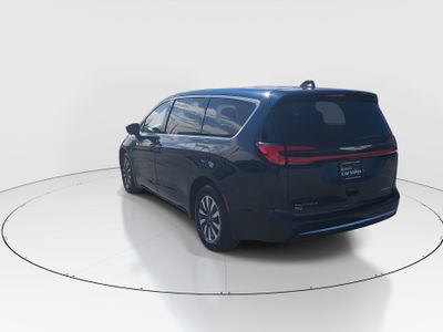 2024 Chrysler Pacifica — detail view