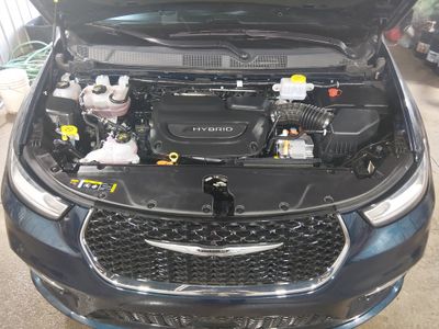 2024 Chrysler Pacifica — photo 9 view