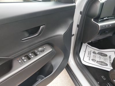 2024 Hyundai Kona — photo 13 view