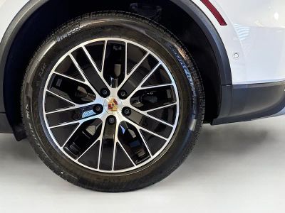 2025 Porsche Macan - Photo 25