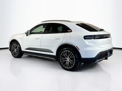 2025 Porsche Macan - Photo 3