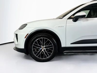 2025 Porsche Macan - Photo 29
