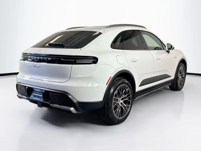 2025 Porsche Macan - Photo 9