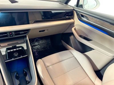 2025 Porsche Macan - Photo 22