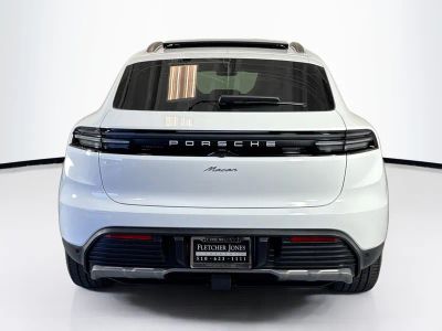 2025 Porsche Macan - Photo 10
