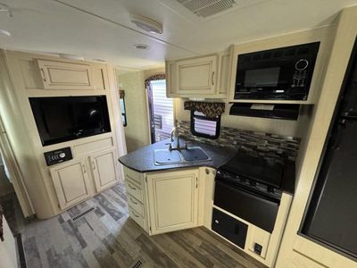 2017 Winnebago Industries Towables Minnie - Photo 11