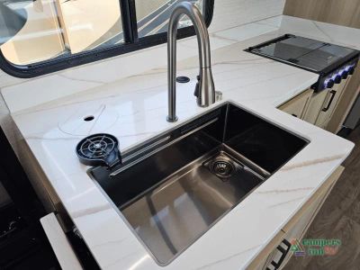 2027 Dynamax Europa S - Photo 22