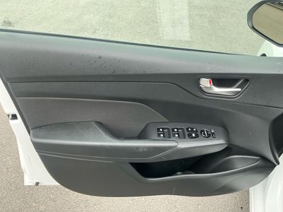 2022 Hyundai Accent - Photo 15