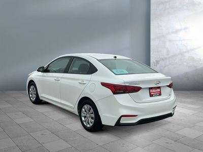 2022 Hyundai Accent - Photo 4