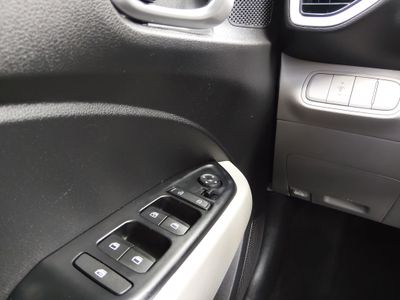 2025 Hyundai Venue - Photo 13