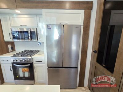 2026 Montana 3100RL - Photo 14