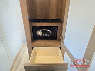 2026 Montana 3100RL - Photo 42