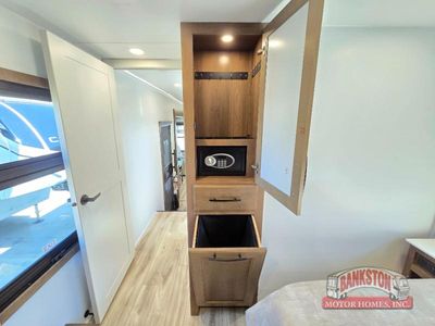 2026 Montana 3100RL - Photo 41